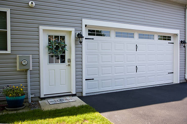 24/7 Emergency Garage Door Panel Replacement experts in East Moline, IL